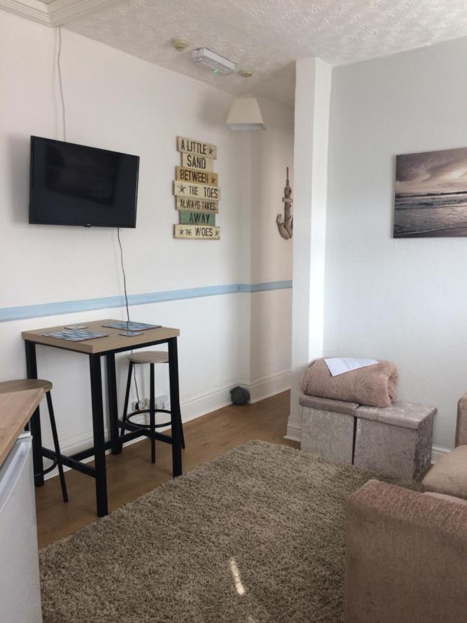 Lovely Little Flat By The Sea In クリーソープス エクステリア 写真